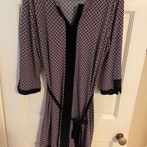 Ann Taylor Black and Pink Patterned Robe